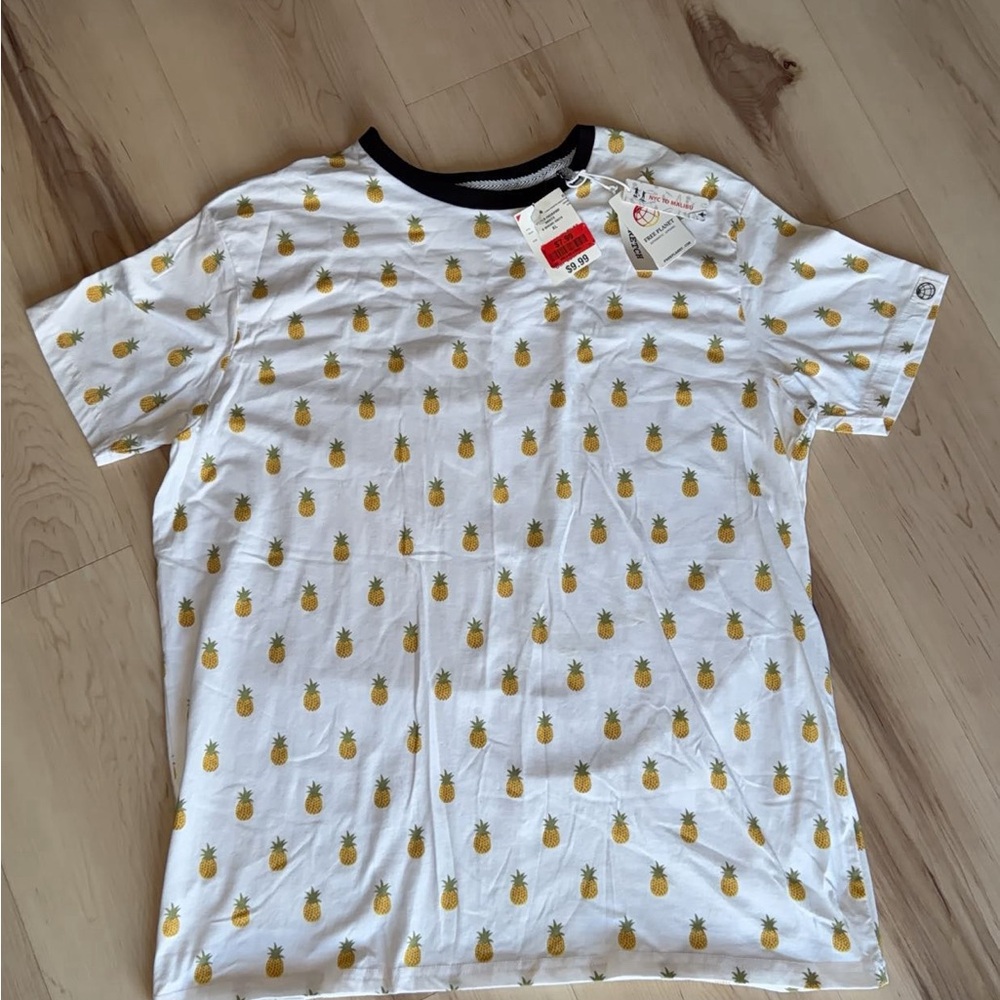 Free planet pineapple shirt NWTO